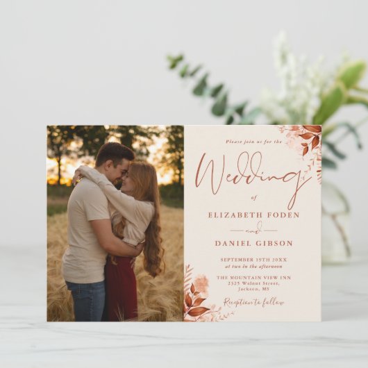 Rustikale Herbstssfall florale QR-Foto Hochzeit Einladung (Stehend Vorderseite)