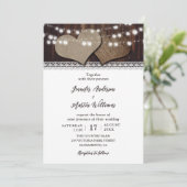 Rustikale Herz-String Lights Lace Barn Wood Weddin Einladung (Stehend Vorderseite)