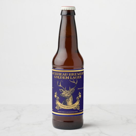 Rustikale Hirschbuckköpfe auf der Zuhause im Detai Bierflaschenetikett (Vorderseite)