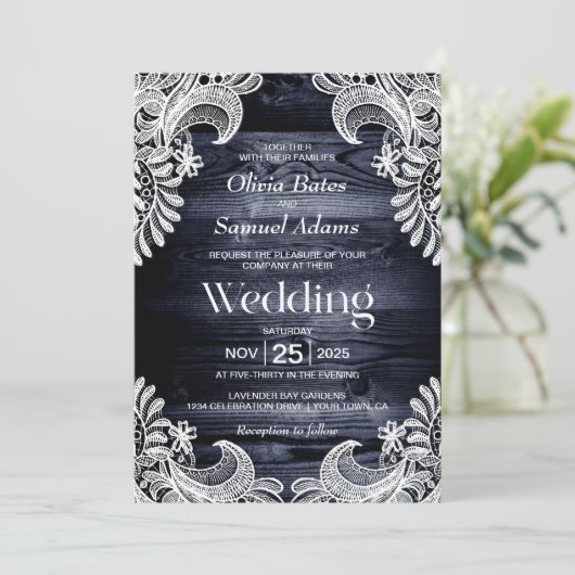 Rustikale Hochzeit aus blauem Holz Einladung (Stehend Vorderseite)