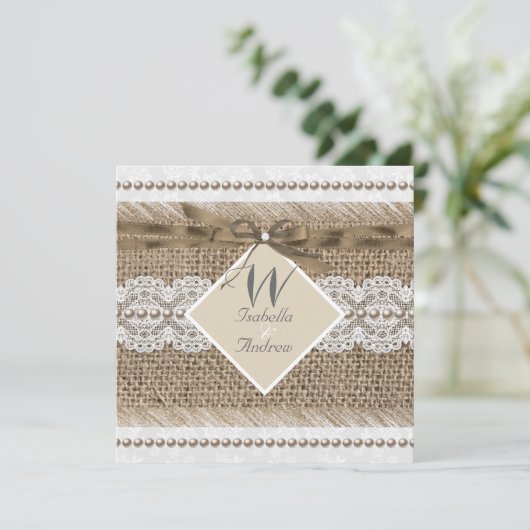 Rustikale Hochzeit Beige Spitzen Burlap Pearl Whit Einladung (Stehend Vorderseite)