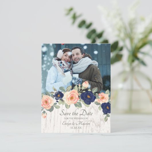 Rustikale Hochzeit der Navy in Blau und Peach Flor Einladung (Stehend Vorderseite)