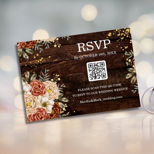 Rustikale Hochzeit Holz Blumen QR-Code Reservierun Einladung