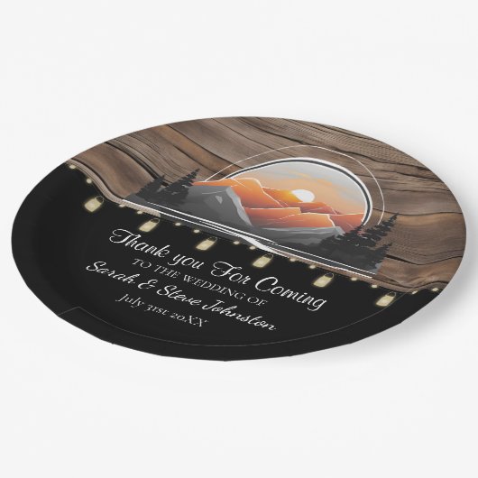 Rustikale Hochzeit im Bergtal Pappteller (Schrägansicht)