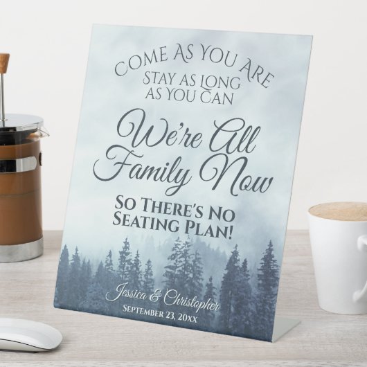 Rustikale Hochzeit im blauen Gebirgswald Sockelschild (In Situ)