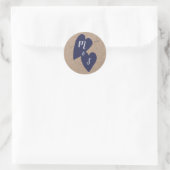 Rustikale Hochzeit | Kraft Monogram Umschlag Aufkl Runder Aufkleber (Tasche)