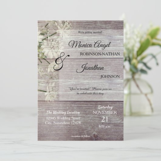 Rustikale Hochzeit mit grauem Holz Einladung (Stehend Vorderseite)