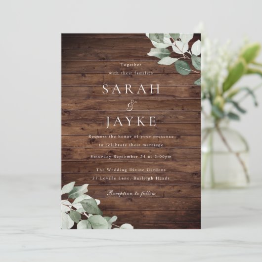 Rustikale Hochzeit mit modernem grünen Leaf Einladung (Stehend Vorderseite)