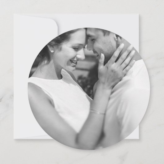 Rustikale Hochzeit mit Rot und Blütenblättern Foto Save The Date (Rückseite)