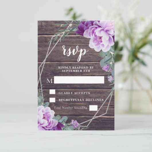 Rustikale Hochzeit mit Silberblumen und Lila Barnw RSVP Karte (Stehend Vorderseite)