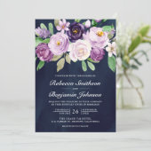 Rustikale Hochzeit von Lila Blumen-Navy-QR-Code Einladung (Stehend Vorderseite)
