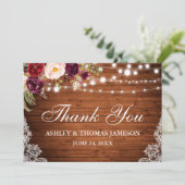 Rustikale Hochzeitshöhe mit blühenden Lichtern dan Dankeskarte (Stehend Vorderseite)