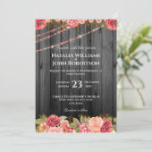 Rustikale Hochzeitsholz-Rose leuchtet blutig Einladung (Stehend Vorderseite)