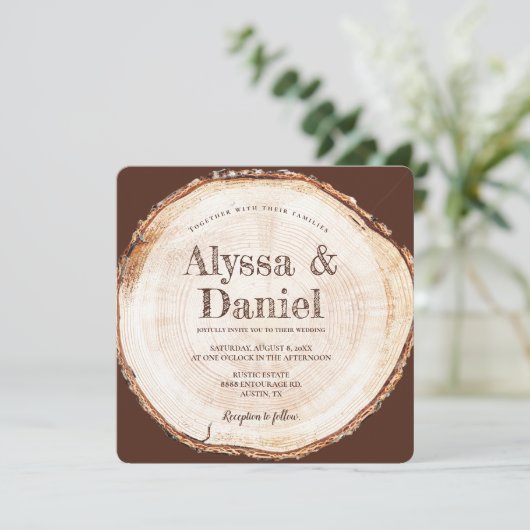 Rustikale Hochzeitsholztextur Einladung (Stehend Vorderseite)