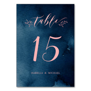 Rustikale Hochzeitsstiftung mit Navy-Blush-Kalligr Tischnummer