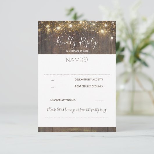 Rustikale Hochzeitsstimmung für Holz und Streichel RSVP Karte (Stehend Vorderseite)