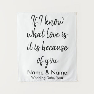 Rustikale Hochzeitstorte für Empfang mit einem Bud Wandteppich