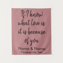 Rustikale Hochzeitstorte für Empfang mit einem Bud