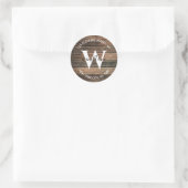 Rustikale Holz-Boho-Monogramm-Rücksendeadresse Runder Aufkleber (Tasche)