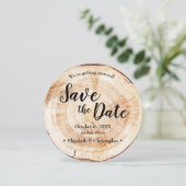 Rustikale Holz-Hochzeit Speichern Sie das Datum Fo Einladung (Stehend Vorderseite)