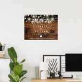 Rustikale Holz-Lichterkette Hochzeits-Willkommenss Poster (Heimbüro)