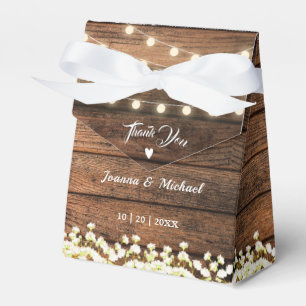 Rustikale Holz-Lichterkette mit Baby's Breath und  Geschenkschachtel