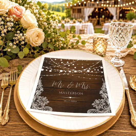 Rustikale Holz-Lichterkette und Spitze Hochzeit Serviette