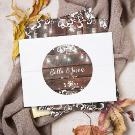 Rustikale Holz-Lichterketten-Hochzeitsscheune Runder Aufkleber