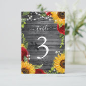 Rustikale Holz Sonnenblumen Rote Rose Hochzeitskar Einladung (Stehend Vorderseite)