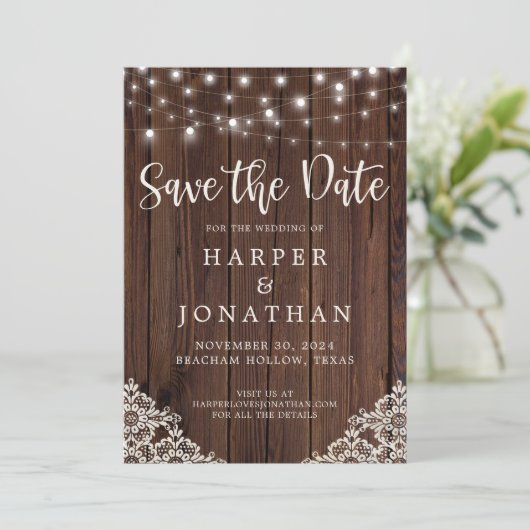 Rustikale Holz-String-Lichter Hochzeit speichern d Save The Date (Stehend Vorderseite)