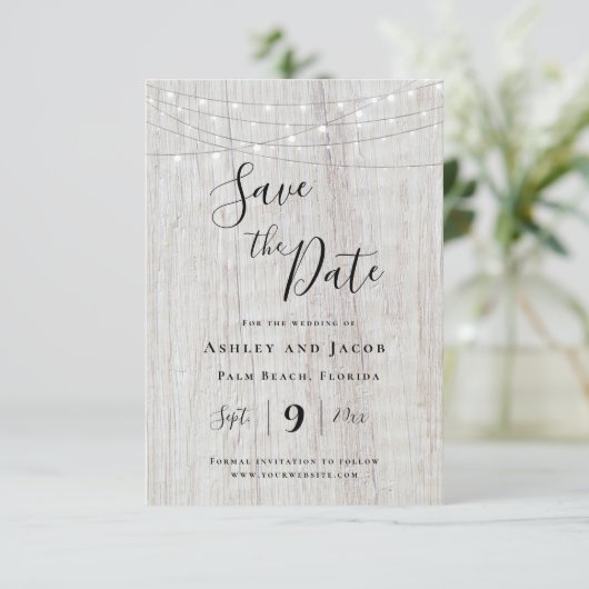 Rustikale Holz-String-Lichter Hochzeit speichern d Save The Date (Stehend Vorderseite)