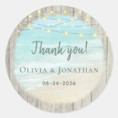 Rustikale Holz String Lights Beach Wedding Runder Aufkleber (Vorderseite)