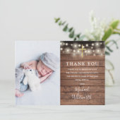Rustikale Holz-String Lights Foto Taufe Dankeskarte (Stehend Vorderseite)