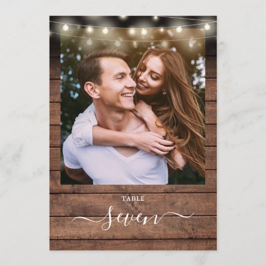 Rustikale Holz String Lights Foto Tischnummer (Vorderseite)