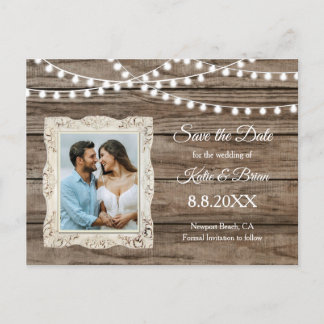 Rustikale Holz- und Lichterketten-Save-the-Date-Po Ankündigungspostkarte