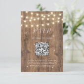 Rustikale Holz- und String-Lights RSVP-Karte | Bar Begleitkarte (Stehend Vorderseite)