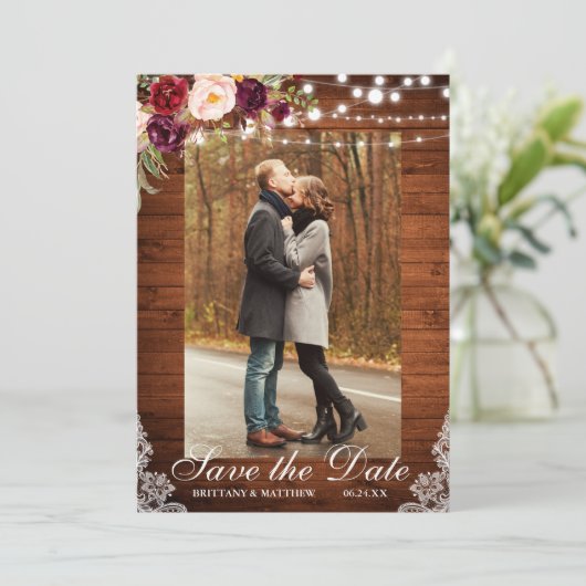 Rustikale Holzblumen leuchten Save the Date (Stehend Vorderseite)