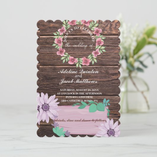 Rustikale Holzblumen-Script und Foto-Hochzeit Einladung (Stehend Vorderseite)
