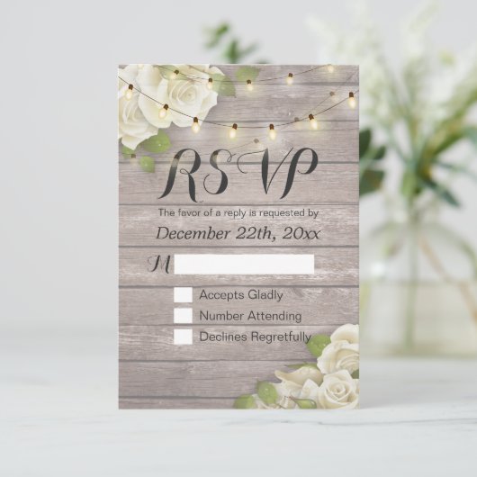 Rustikale Holzblumen-String Light Wedding RSVP Ant (Stehend Vorderseite)