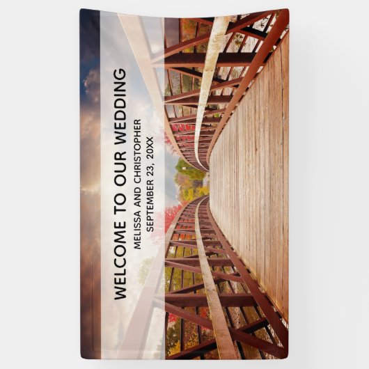 Rustikale Holzbrücke im Land Banner (Vertikal)