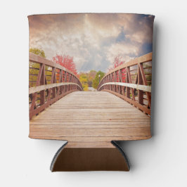 Rustikale Holzbrücke im Land Dosenkühler