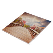 Rustikale Holzbrücke im Land Fliese (Seite)