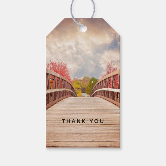 Rustikale Holzbrücke im Land Geschenkanhänger (Vorderseite)