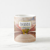 Rustikale Holzbrücke im Land Kaffeetasse (Mittel)