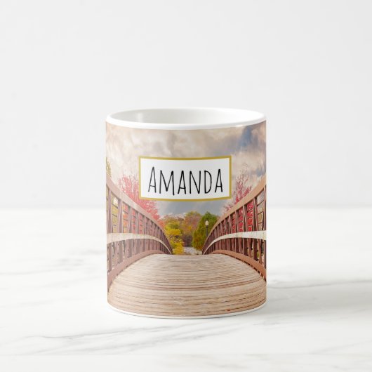 Rustikale Holzbrücke im Land Kaffeetasse (Mittel)