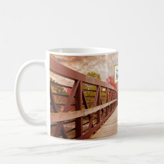 Rustikale Holzbrücke im Land Kaffeetasse (Links)