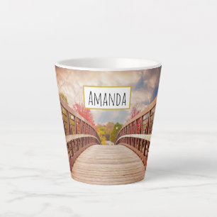 Rustikale Holzbrücke im Land Milchtasse