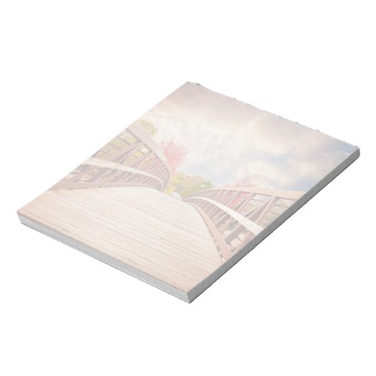 Rustikale Holzbrücke im Land Notizblock (Rotiert)