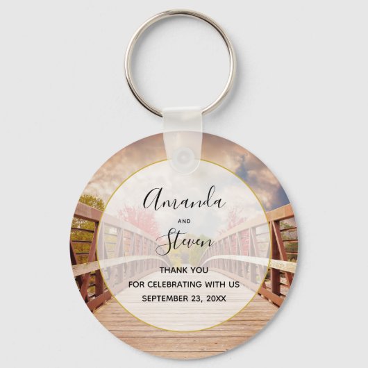 Rustikale Holzbrücke im Land Schlüsselanhänger (Vorderseite)