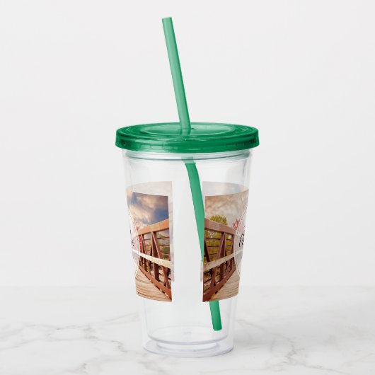 Rustikale Holzbrücke in der Country Monogram Acryltrinkbecher (Links)